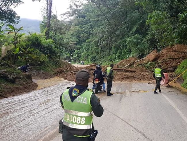 Un nuevo derrumbe bloqueó la autopista Medellín Bogotá, en Cocorná