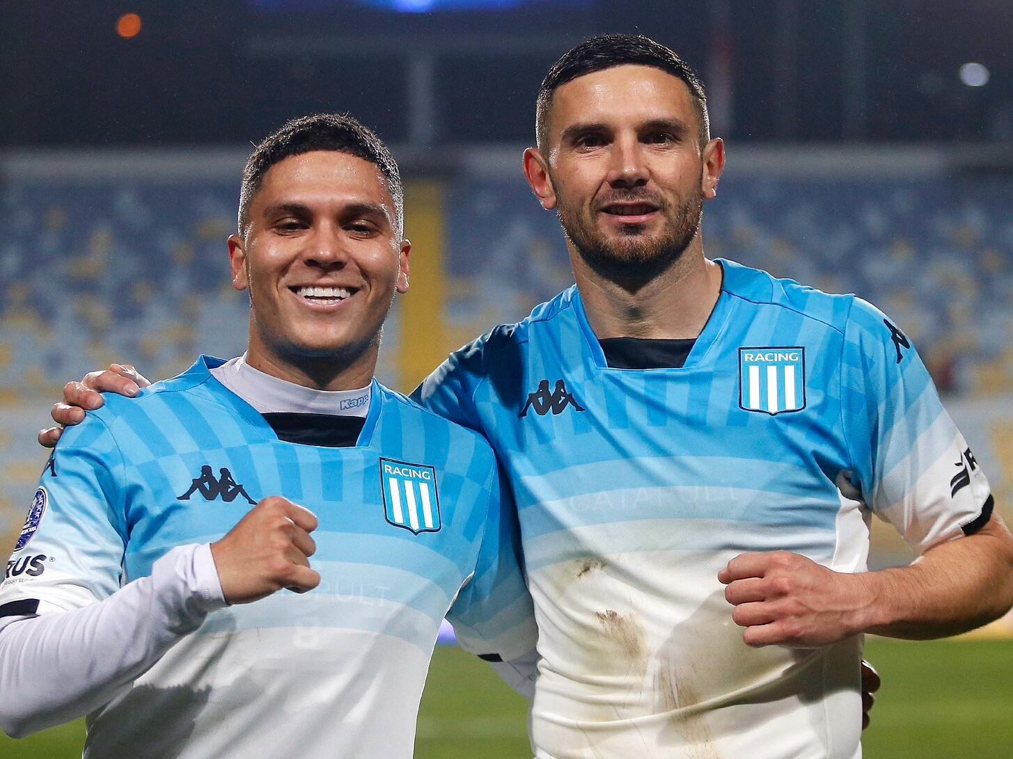 Juan Fernando Quintero y Adrián Emmanuel Martínez, autores de los goles de Racing en Sudamericana / Twitter: @RacingClub.