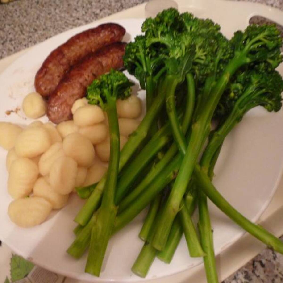 Si solo hay salchichas para comer, hágalo con verduras
