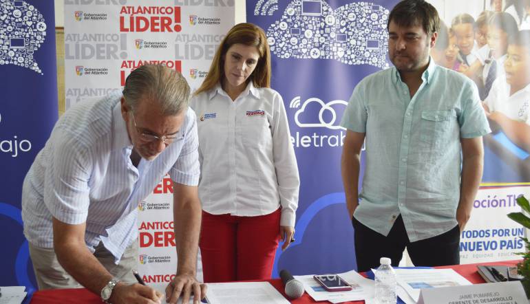 El gobernador Eduardo Verano, la viceministra María Carlina Hoyos y el gerente de Desarrollo de ciudad, Jaime Pumarejo.