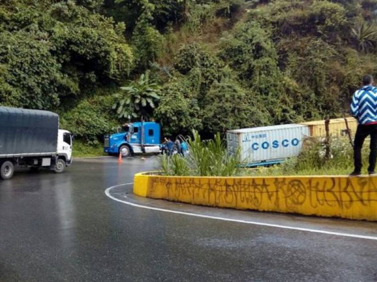 Caótico tránsito de vehículos entre Ibagué y Cajamarca en el Tolima