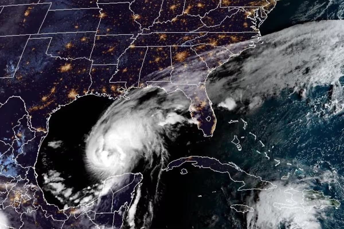Ante la llegada del huracán, el gobernador de Florida, Ron DeSantis, el despliegue de más de 12.000 oficiales.
(Foto: NOAA)