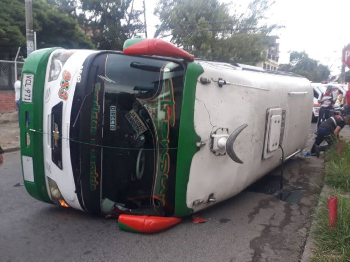 Un muerto y 14 heridos dejan dos accidentes de transito en el Valle