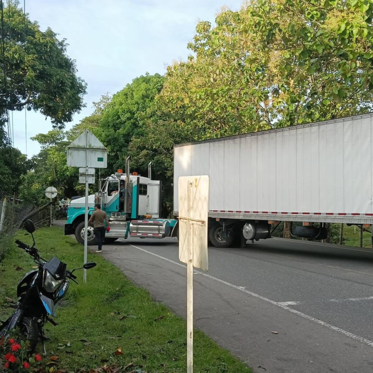 Por operativos contra la minería en Cáceres, comunidad cerró la vía nacional