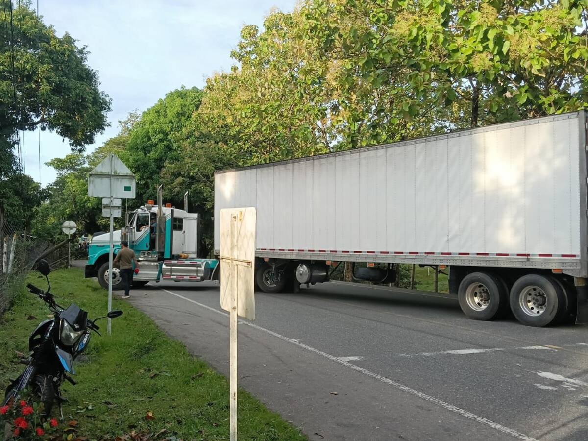 Por operativos contra la minería en Cáceres, comunidad cerró la vía nacional