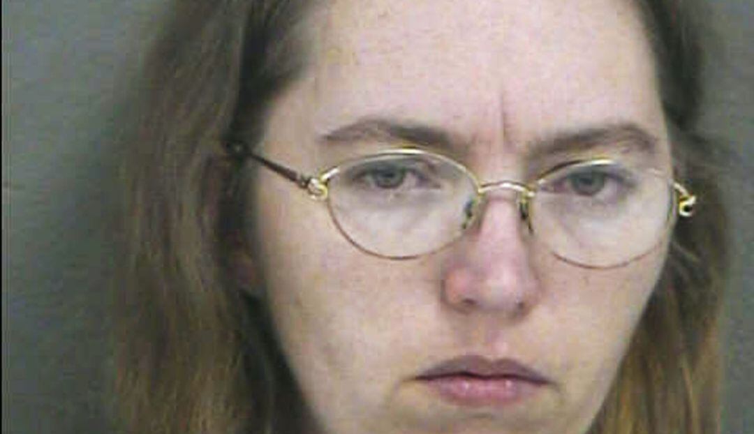 Lisa Montgomery, de 52 años, fue condenada en 2007 por matar en 2004 a una mujer de 23 años que estaba embarazada de ocho meses y extraerle el bebé