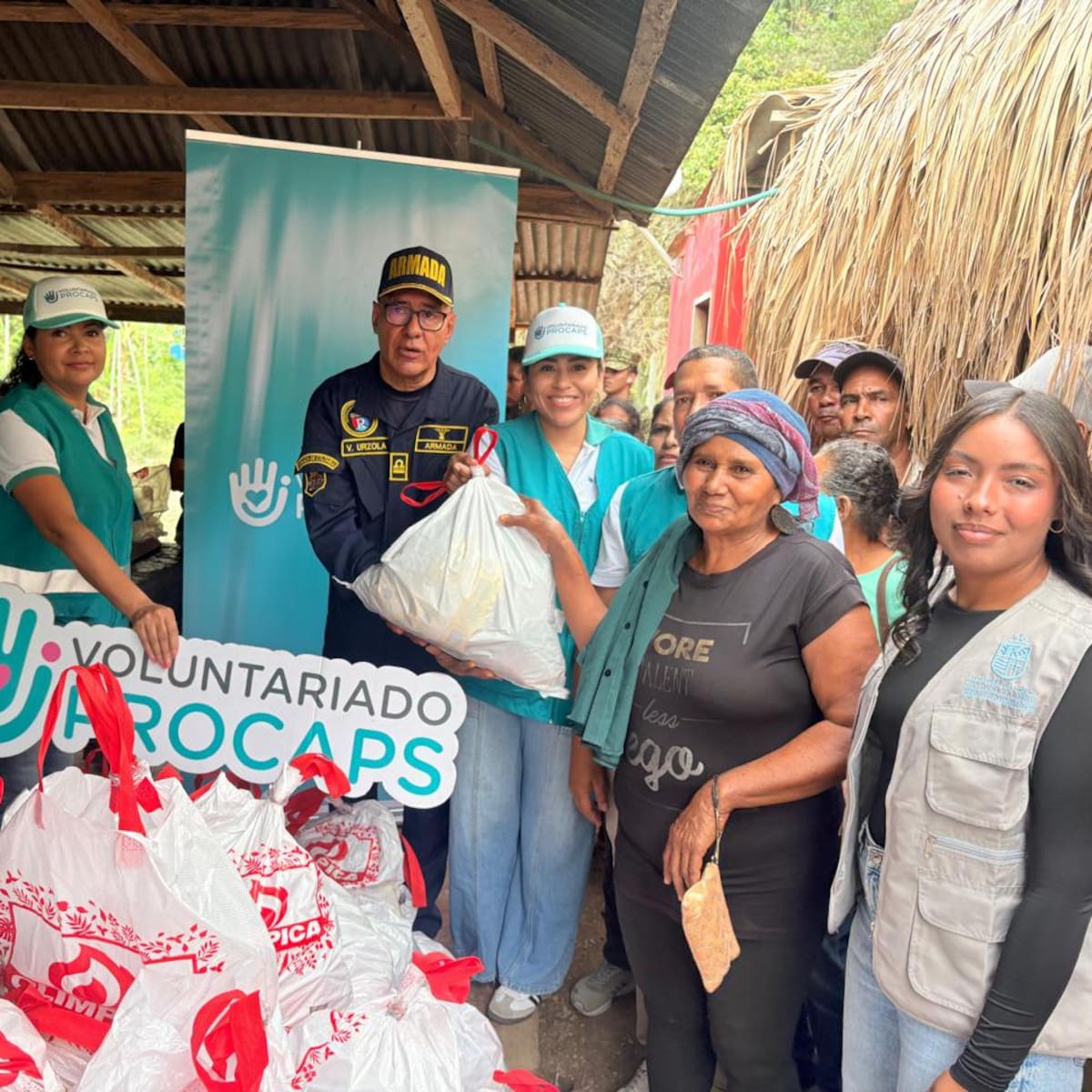 Procaps y Armada de Colombia entregaron ayudas a familias afectadas por inundaciones en Córdoba