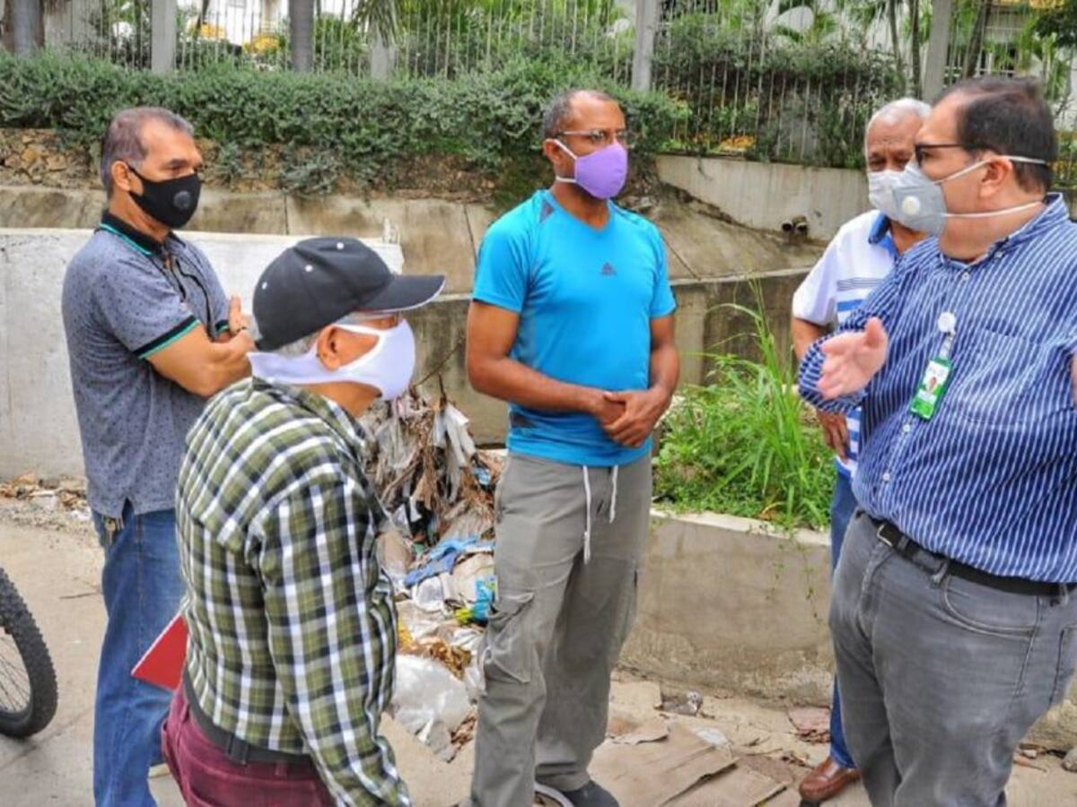 Por inundaciones, inspeccionan canales en Alameda La Victoria en Cartagena