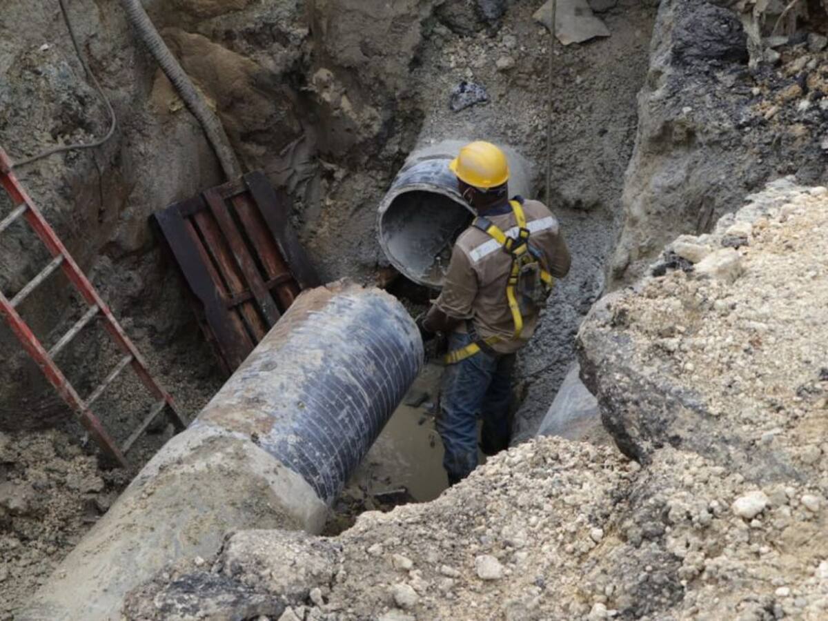 Reparación del tubo de agua averiado en Cartagena culminará este viernes