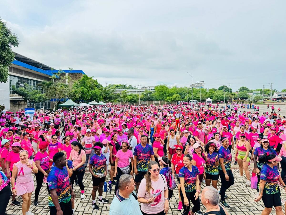 Más de 2.000 personas se sumaron a caminata en favor de la lucha contra el cáncer de mama