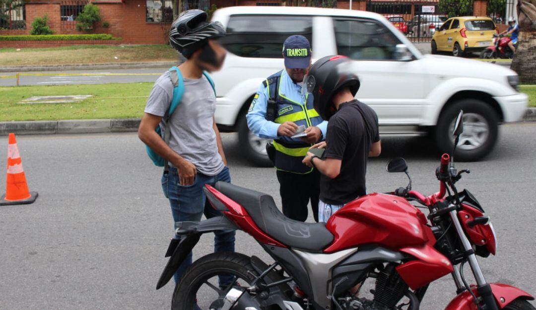 Nuevo decreto permitirá el parrillero hombre en Cartagena.