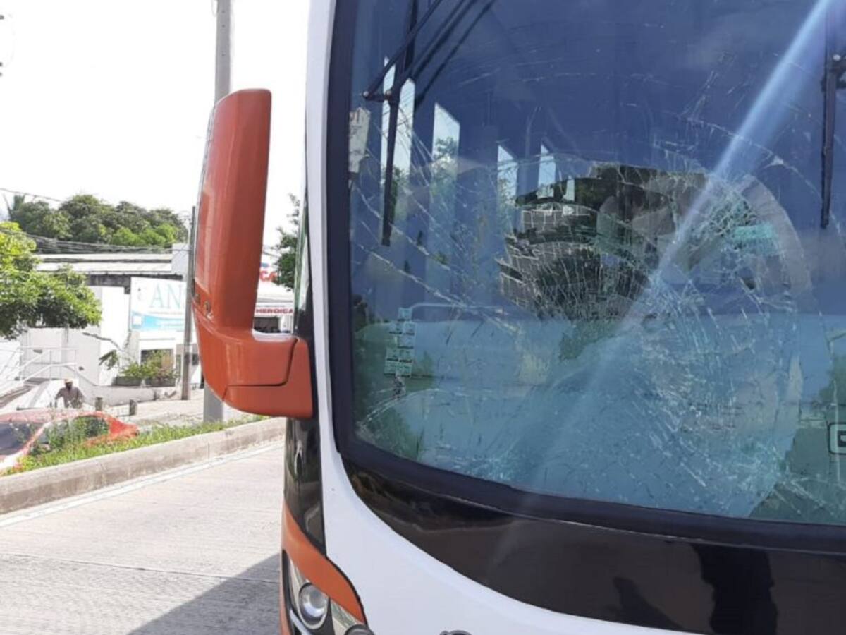 Dos heridos en accidentes aislados que involucran a buses de Transcaribe