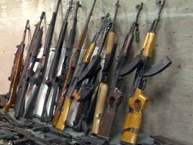 Policía decomisa armamento y munición de las “bacrim” en el centro del país