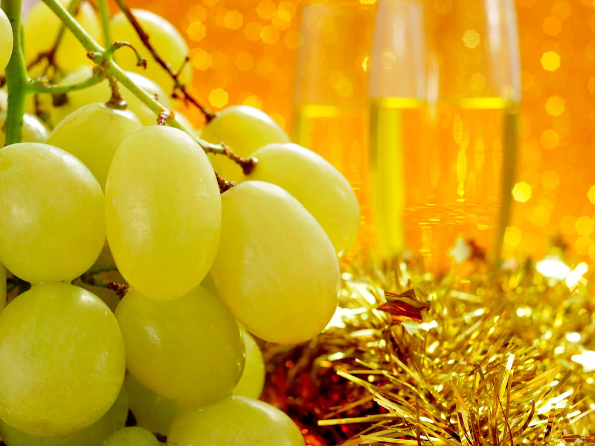 ¿A qué se debe el ritual de consumir 12 uvas para fin de año? Este sería su origen