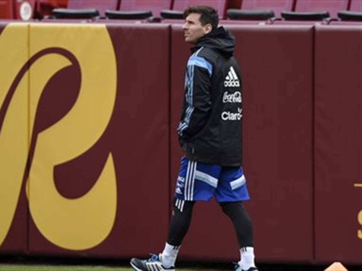 Messi llega a Chile para incorporarse a Selección argentina