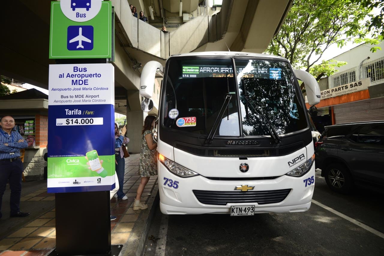 Bus aeropuerto de Rionegro