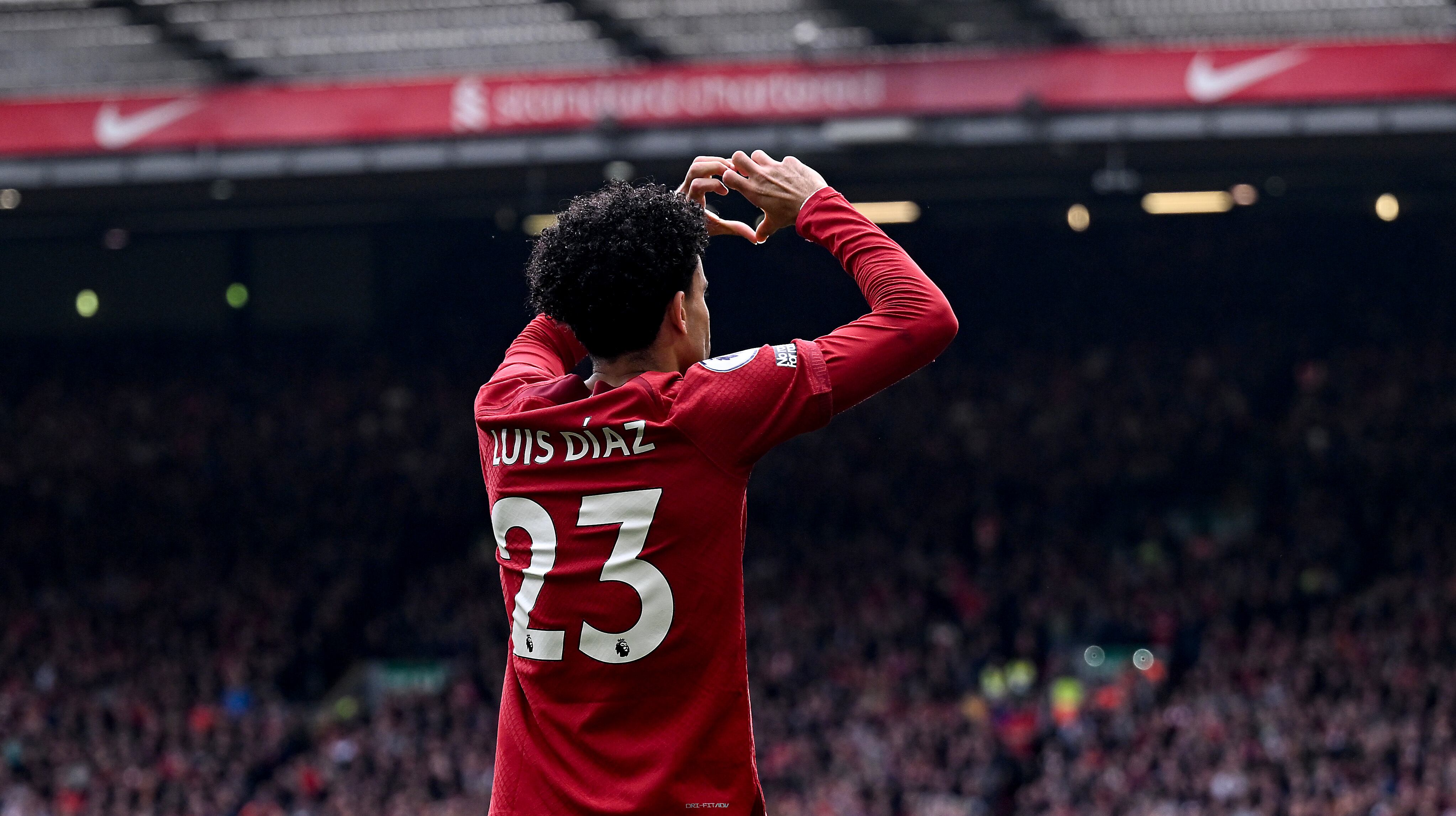 Luis Díaz celebra su gol ante el Tottenham. (Photo by Andrew Powell/Liverpool FC via Getty Images)