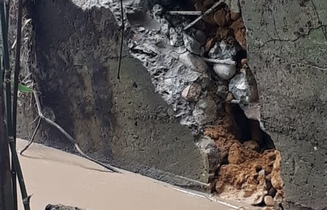 Estado del puente que comunica a corregimientos de Agua Clara y Guamalito.