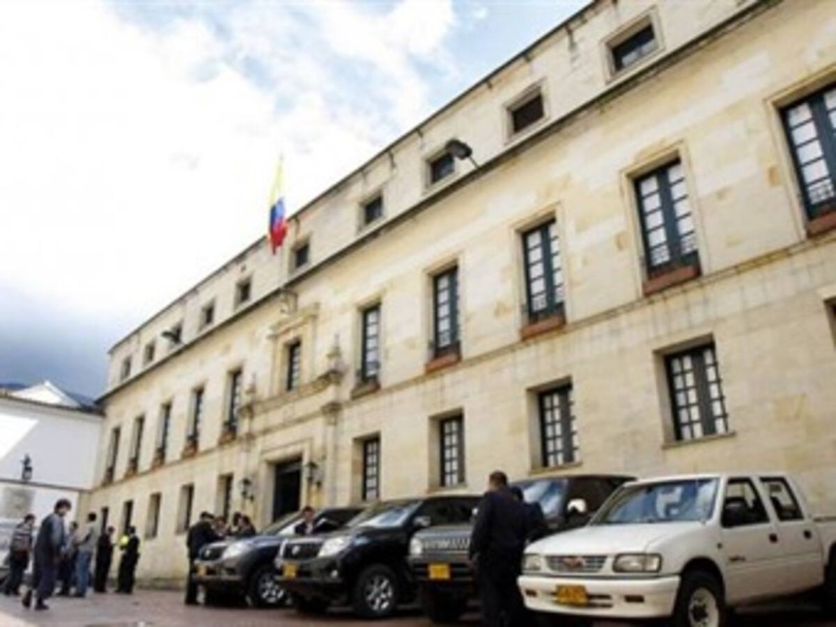 Contraloría cuestiona contratación y legalización de gastos de Cancillería