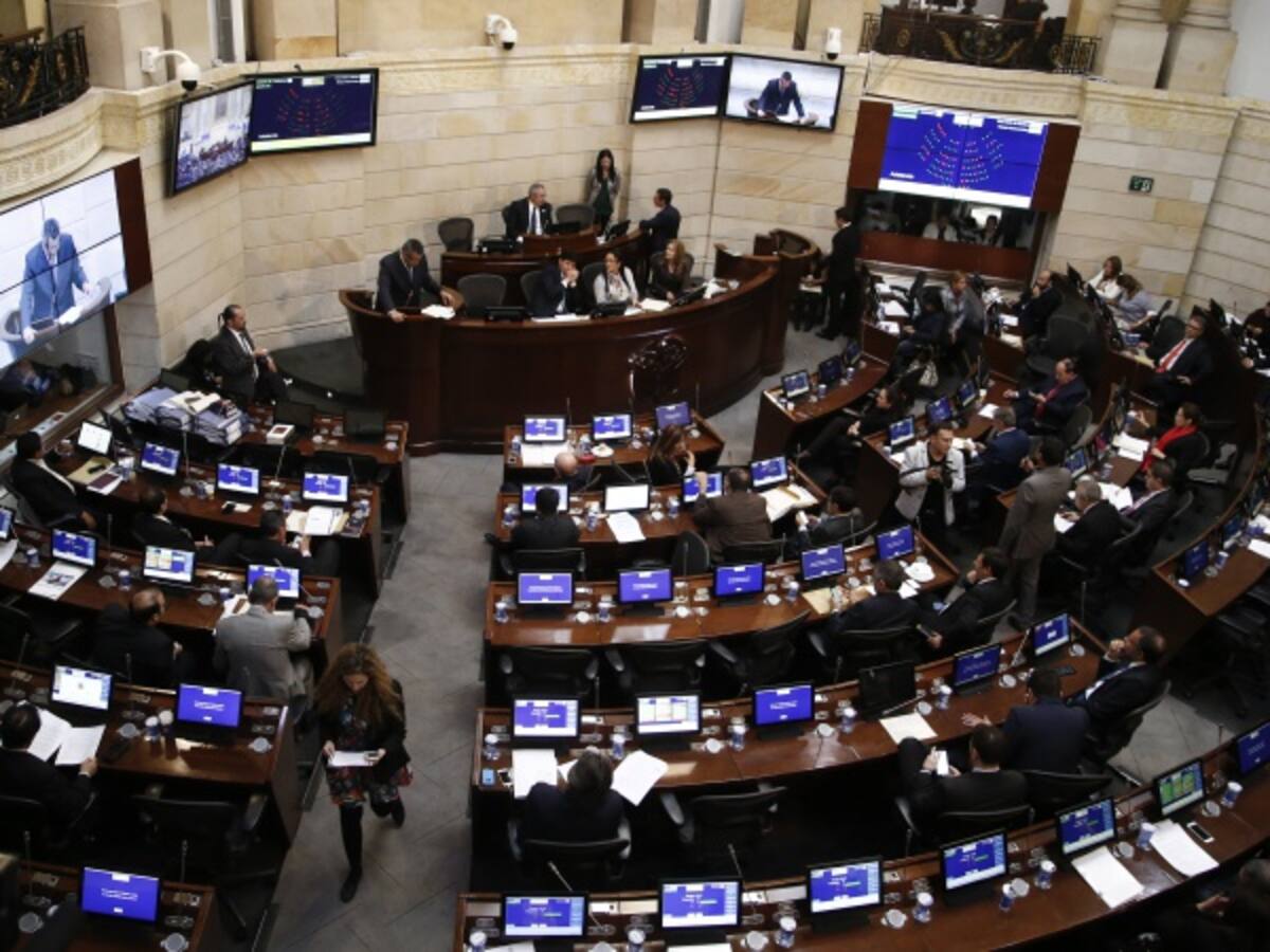 Aplazan para el martes la discusión sobre el futuro de Pretelt