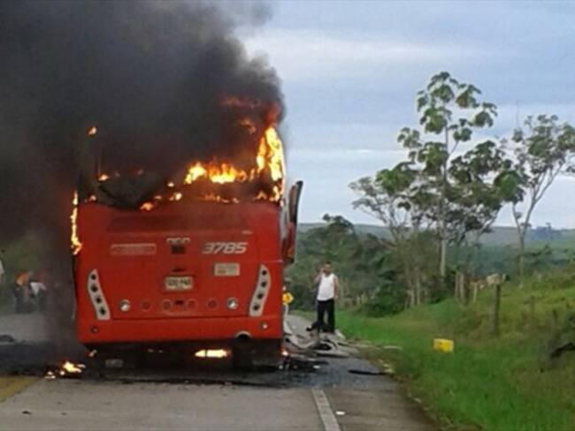 Queman bus en Mesetas, Meta, zona de influencia del frente 27 de las Farc
