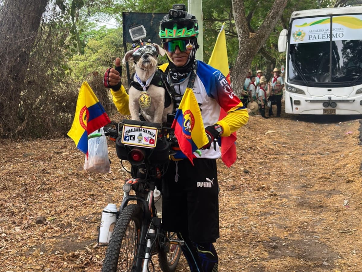 Mailo, el compañero de cuatro patas que recorre Colombia en bicicleta junto a Yeison