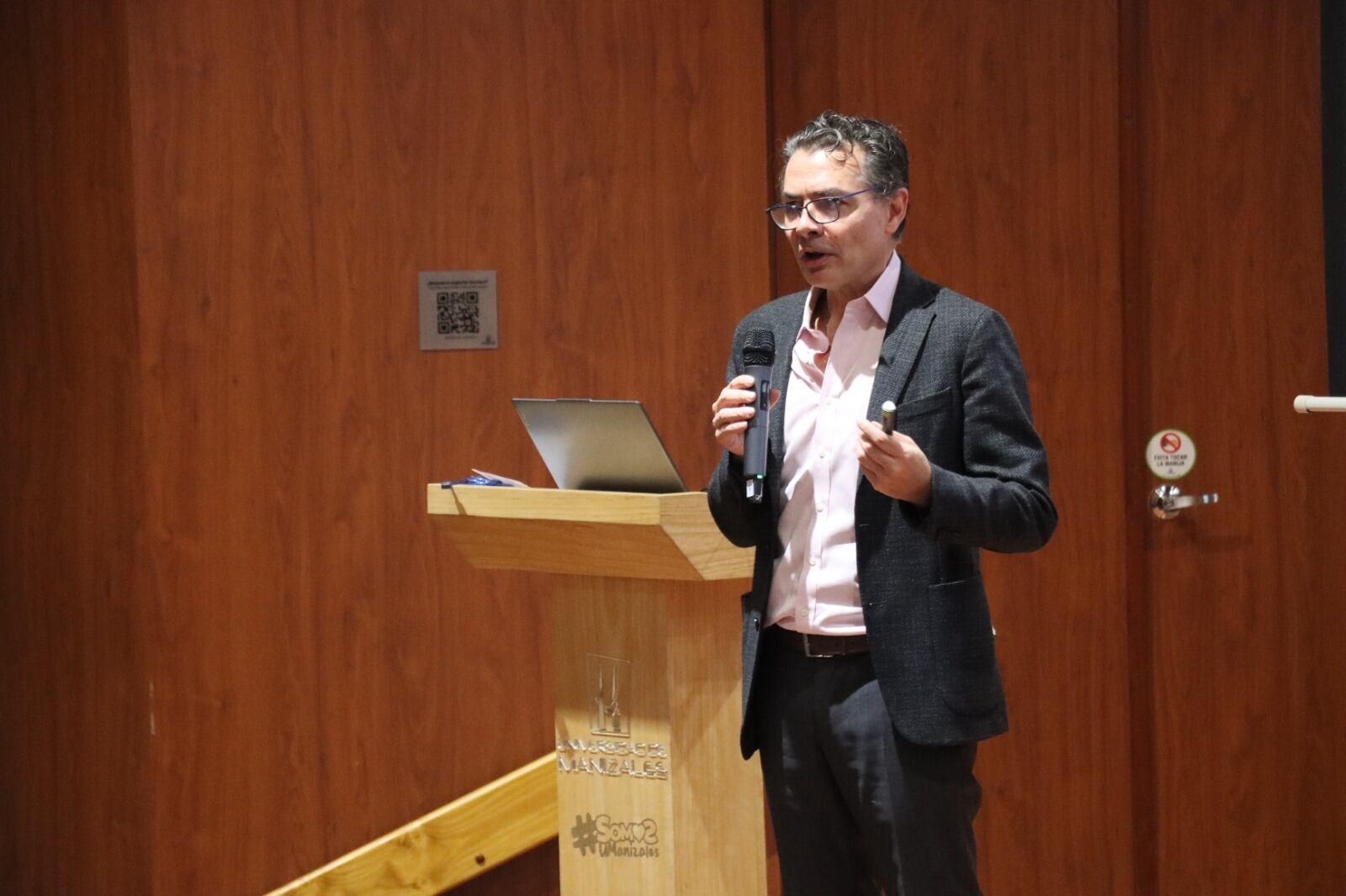 Fotografía: Alejandro Gaviria en la Universidad de Manizales.