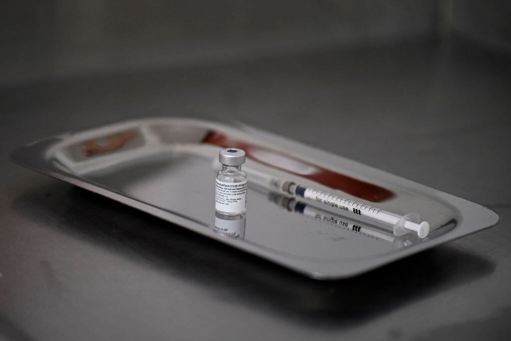 Denuncian que inyectan vitamina C en festivales para evitar una “mala traba”