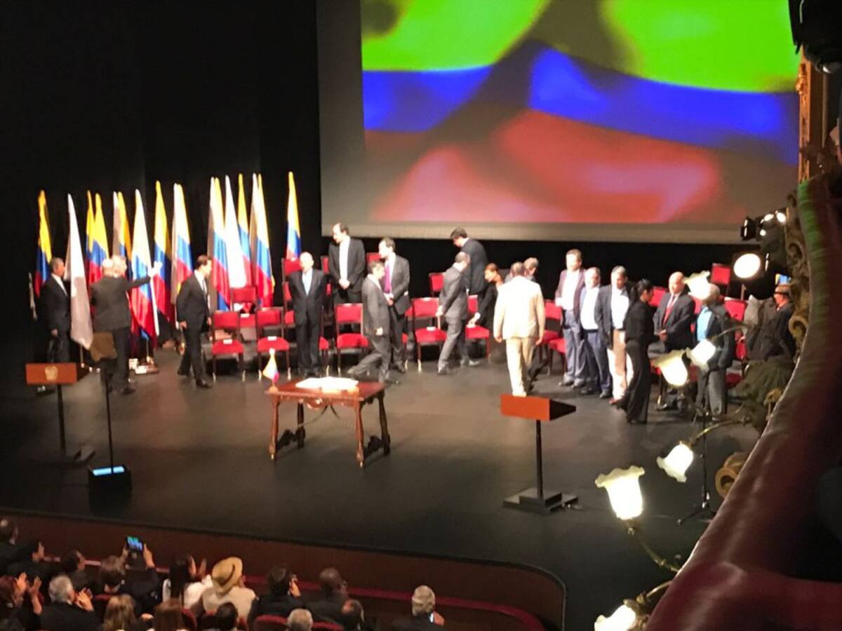 El acto, que se llevará a cabo en horas de la mañana, tendrá lugar en el Teatro Colón de Bogotá, construido entre 1885 y 1895 en pleno centro de la ciudad, justo en frente del Palacio de San Carlos, sede del Ministerio de Relaciones Exteriores.