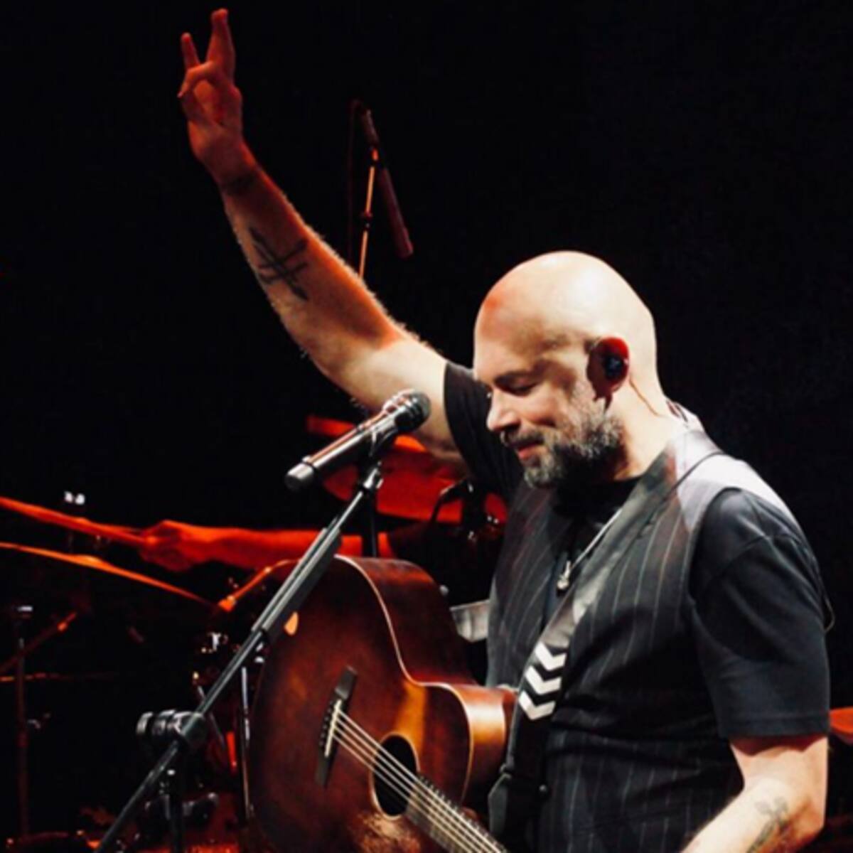 SANTIAGO CRUZ triunfa en México con “QUINCE DE CAMINOS, LA GIRA”