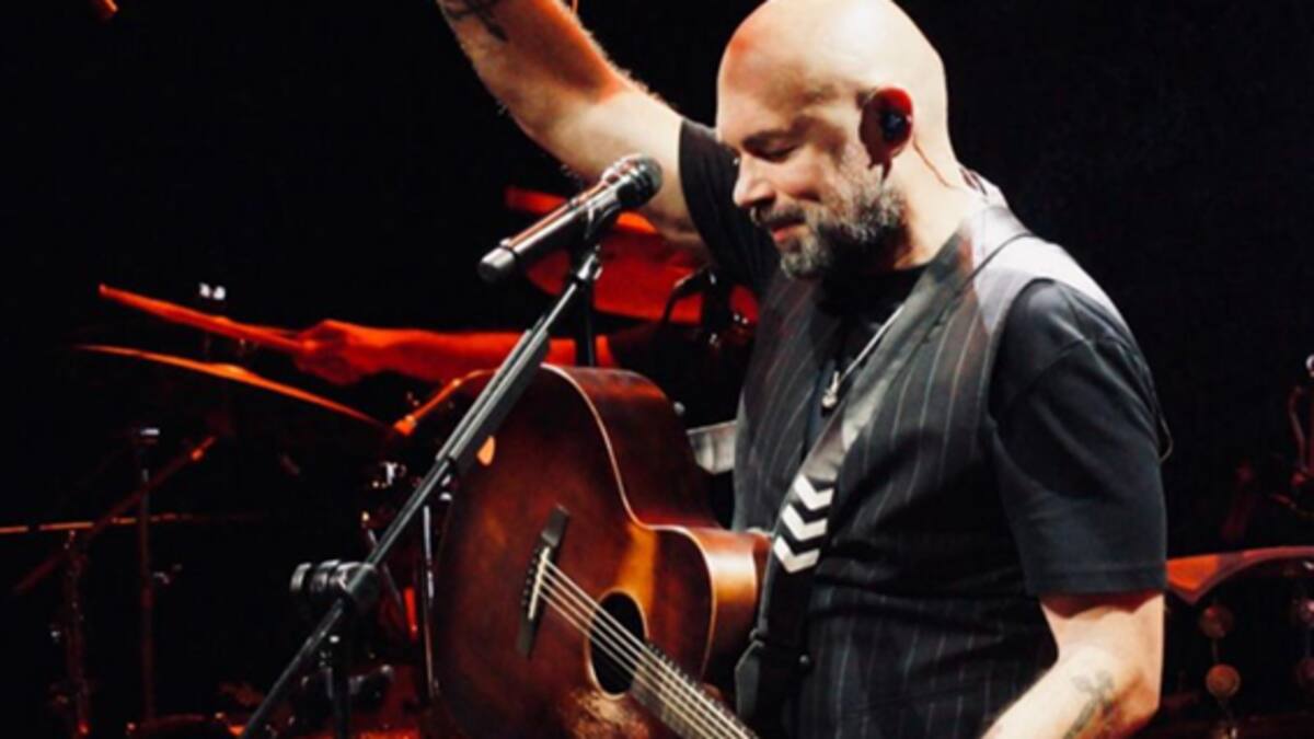 SANTIAGO CRUZ triunfa en México con “QUINCE DE CAMINOS, LA GIRA”