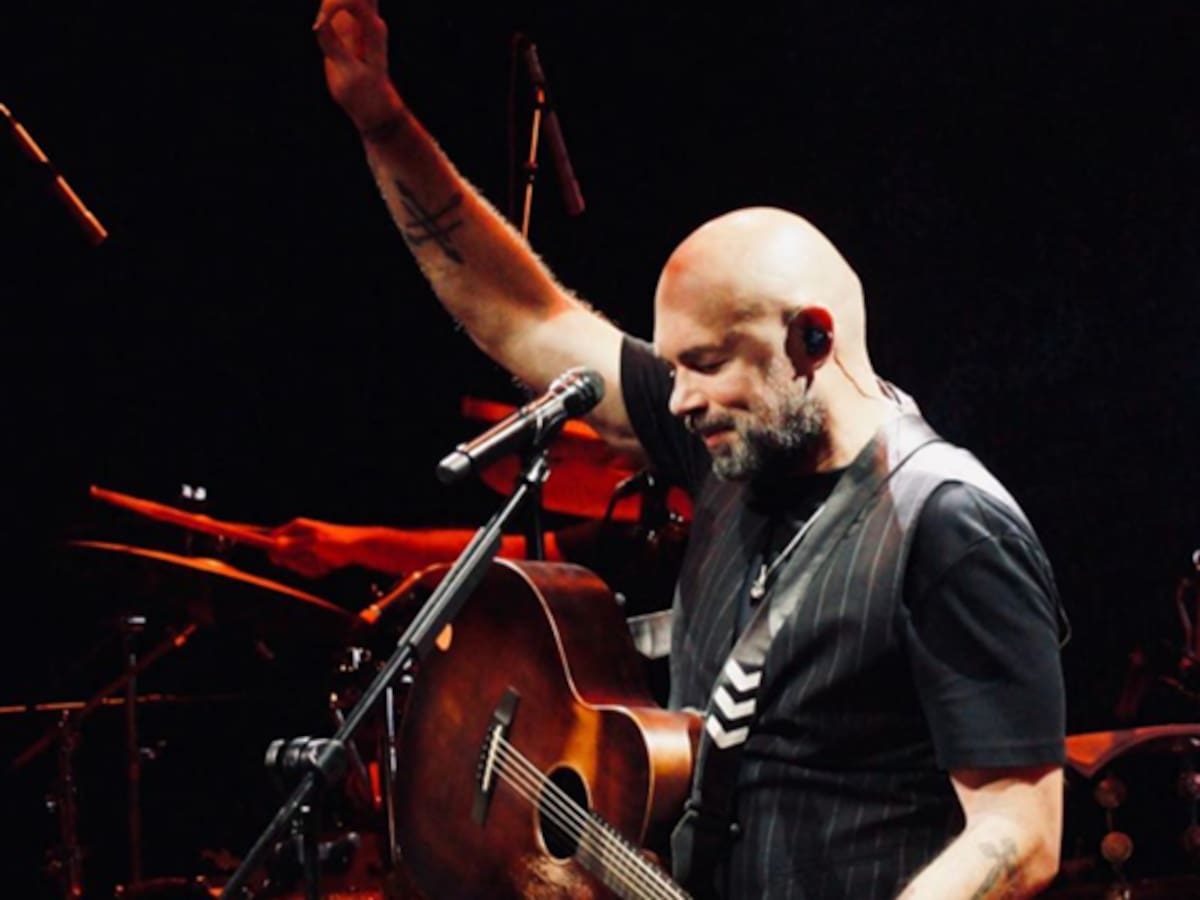 SANTIAGO CRUZ triunfa en México con “QUINCE DE CAMINOS, LA GIRA”