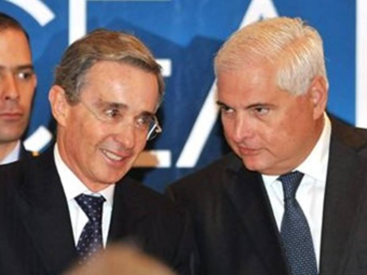 Expresidente Uribe habría mantenido reunión secreta con el Presidente de Panamá