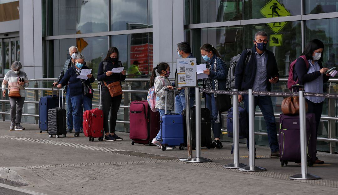 Pasajeros del Aeropuerto Internacional el Dorado.