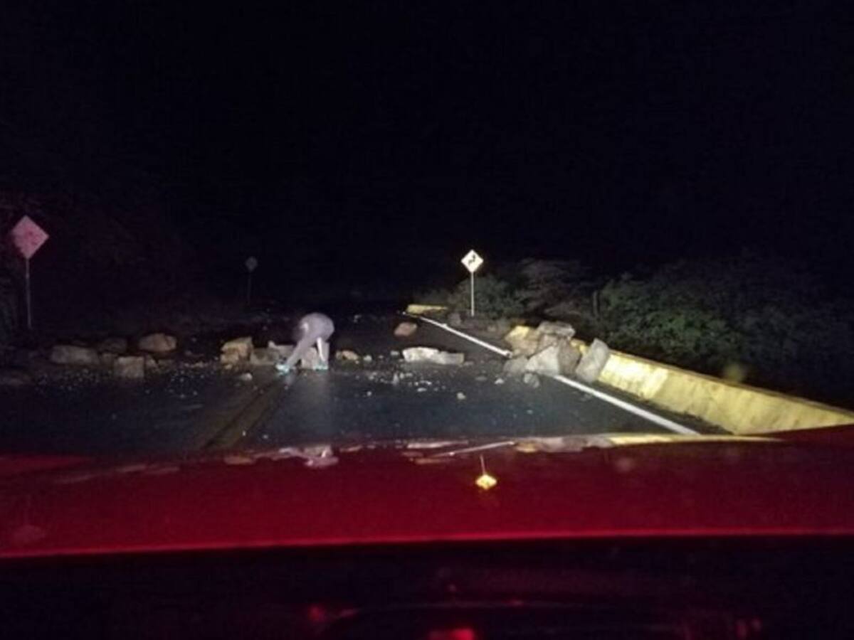 Cierre total en la vía entre Curos - San Gil