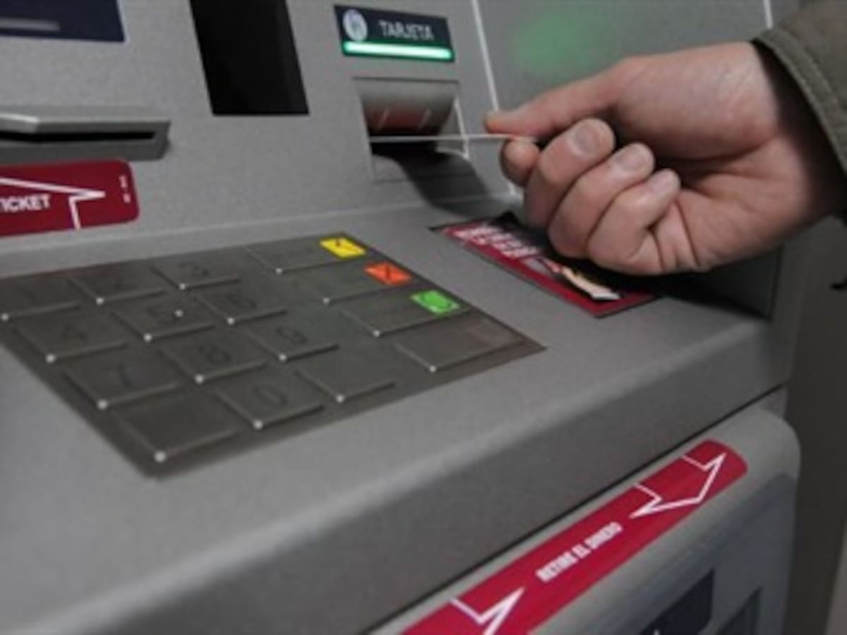 Gobierno Nacional estudia frenar altas tarifas de servicios financieros