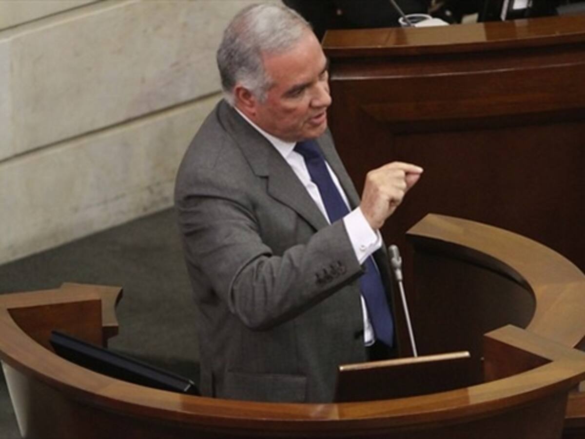 Maya asegura los votos liberales, conservadores y de La U