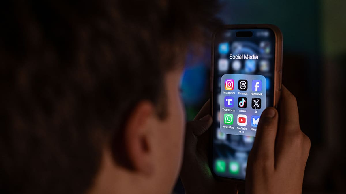 Indonesia veta las redes sociales a 70 millones de menores de 16 años