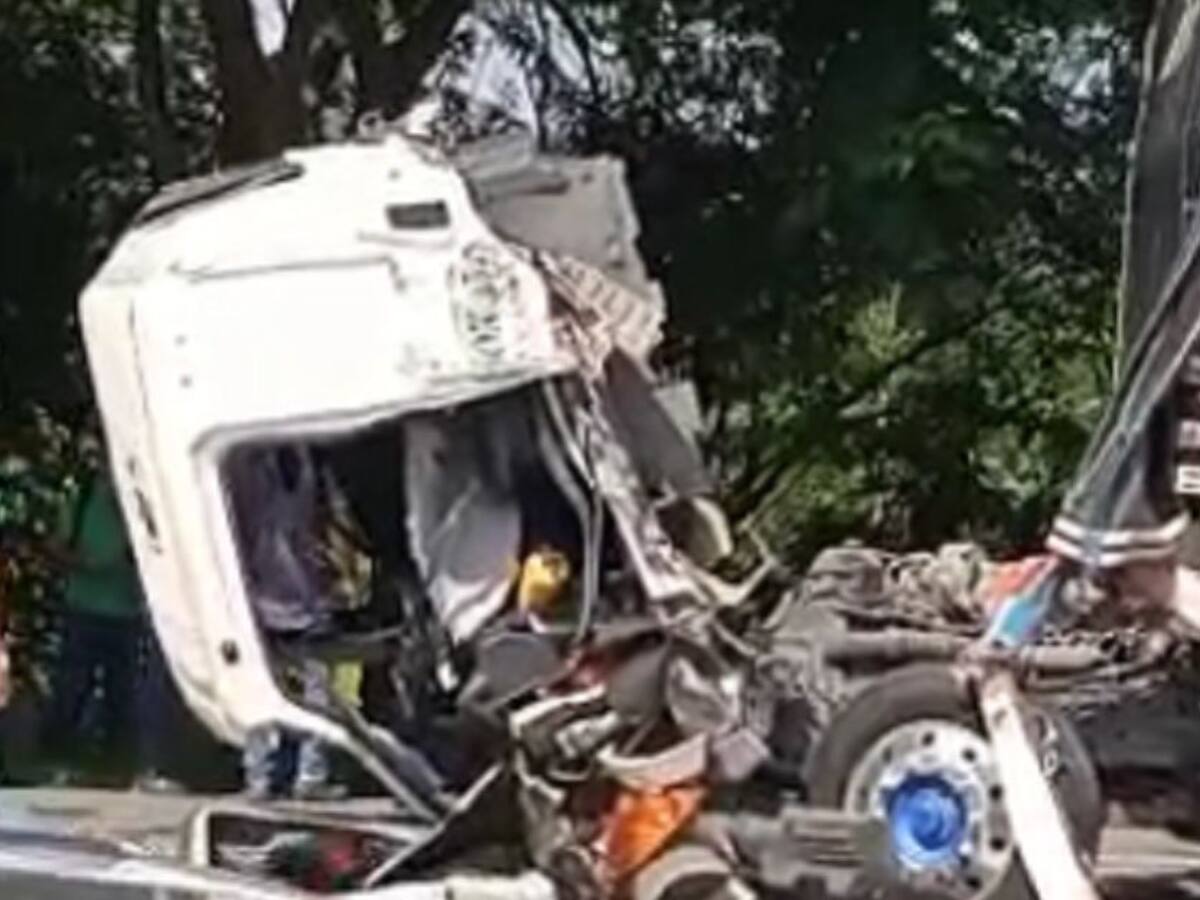 Un herido dejó choque entre bus de servicio público y camión en Turbaco