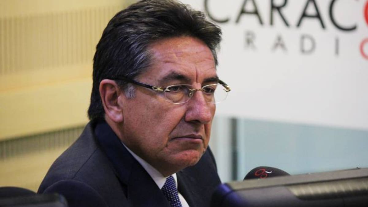 Exfiscal Martínez : “Tengo pruebas sobre la estrecha relación entre Álvaro Leyva y Farc”