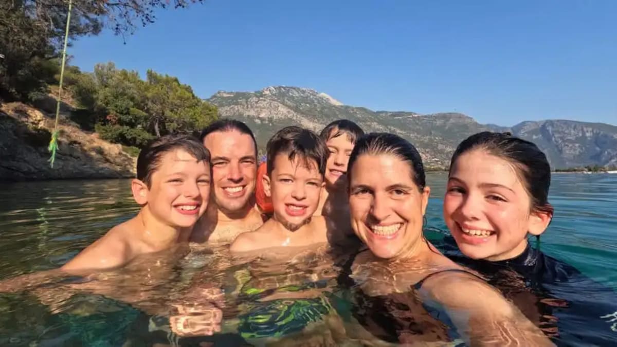 La familia que da la vuelta al mundo antes de que sus hijos pierdan la vista