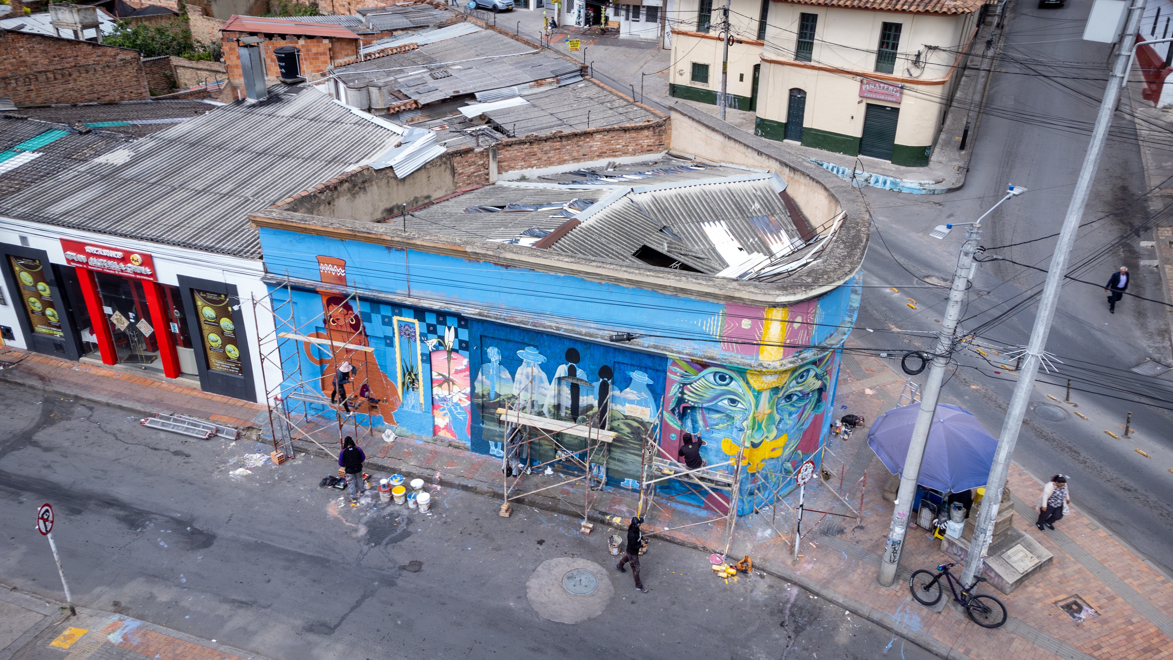 Fachada completa de la casa que divide la avenida Colón con la carrera décima conocida como la Calle Real. Foto: David Soler