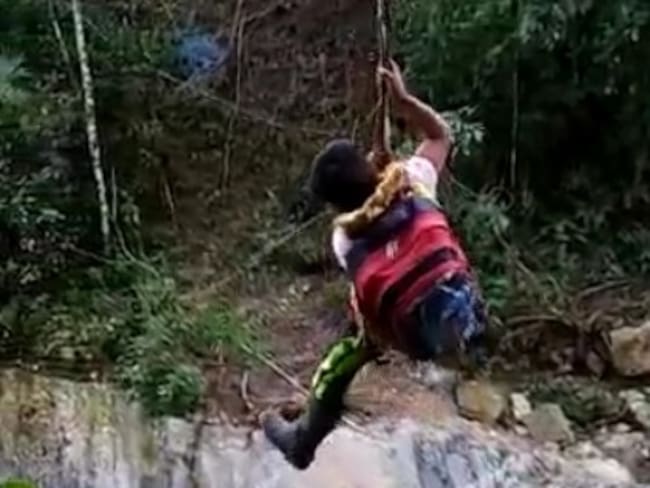 Estudiantes arriesgan sus vidas para ir a estudiar en zona rural de El Tambo, Cauca