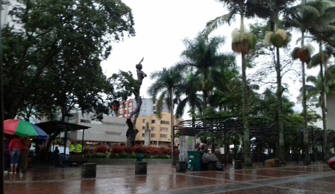 Plaza de Bolívar de Armenia con lluvias