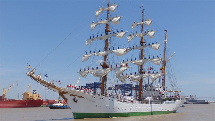 El buque Escuela ARC Gloria llega al Pacífico. Foto: Armada Nacional