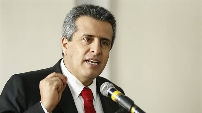 Luis Fernando Velasco renuncia a la precandidatura presidencial del Partido Liberal. Foto: Colprensa