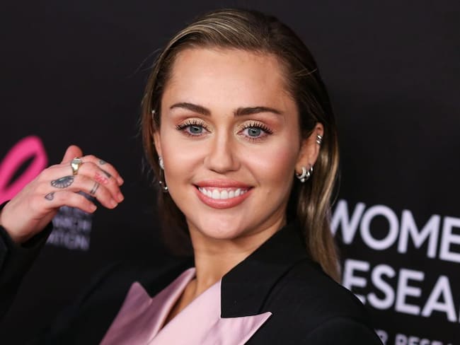 Miley Cyrus llora la muerte de Janice Freeman