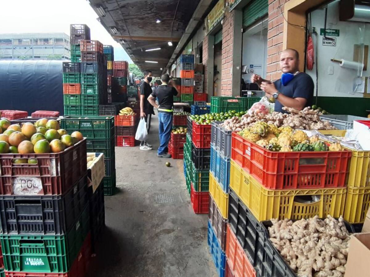 El 88 % de los comerciantes en Antioquia reportan escasez de productos