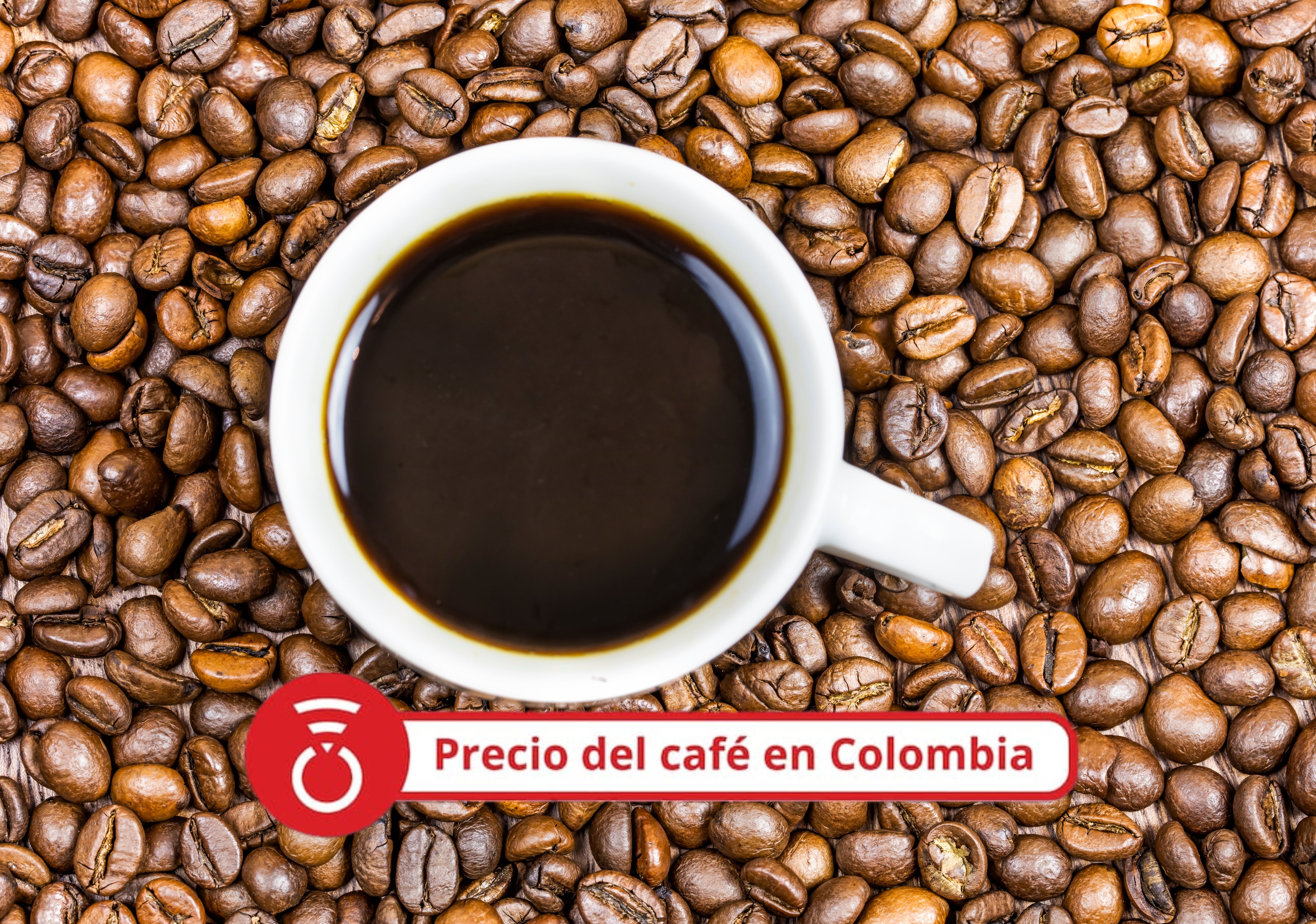 Taza de café con granos de café - Foto Getty Images