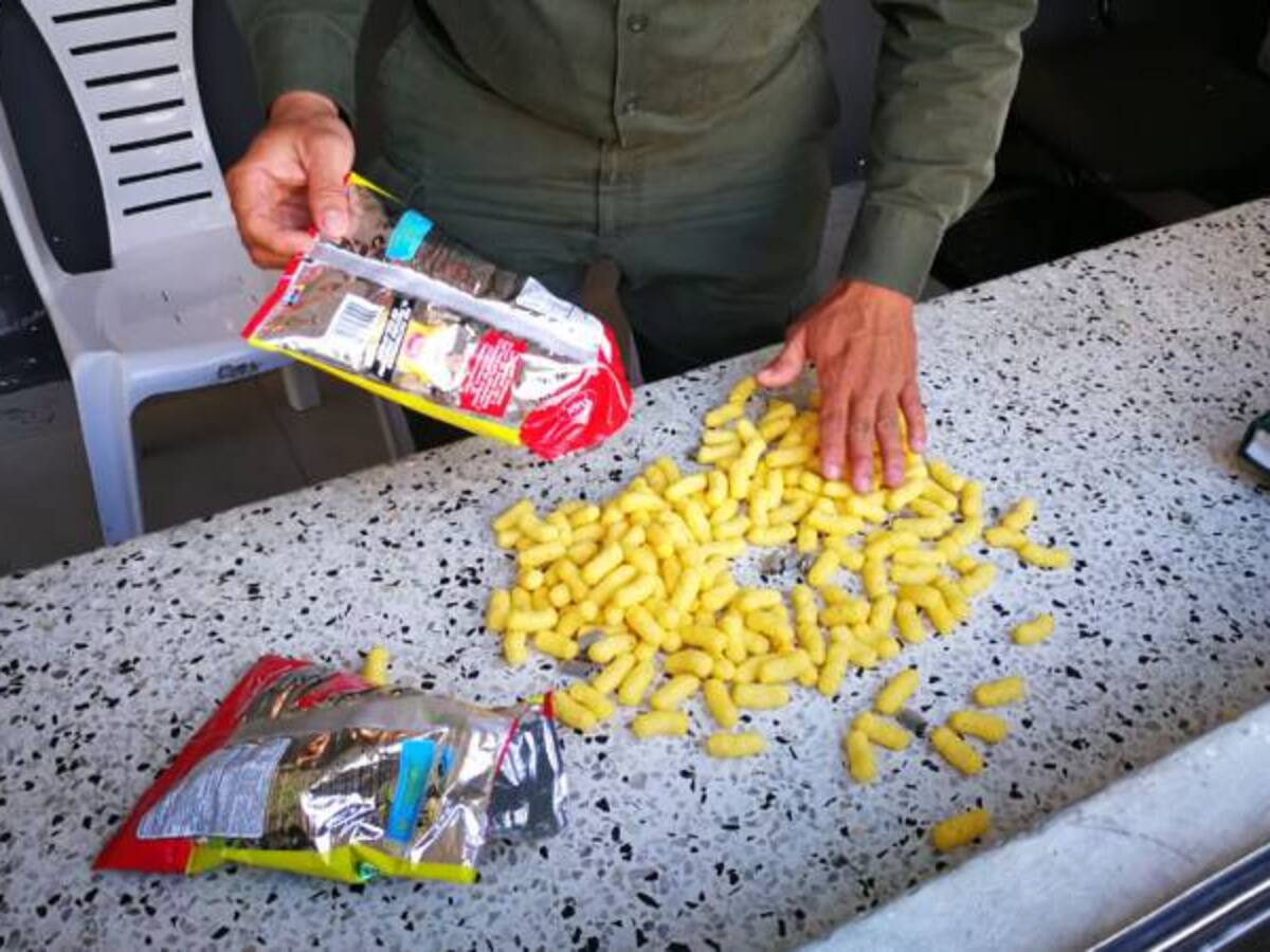 Adolescente camufló droga en dos paquetes de chitos en Tolima